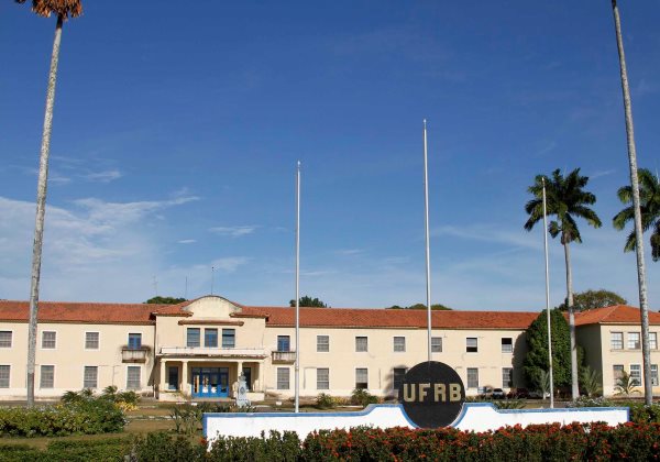 Com salário inicial de até R$ 5.786,68, UFRB seleciona 19 professores