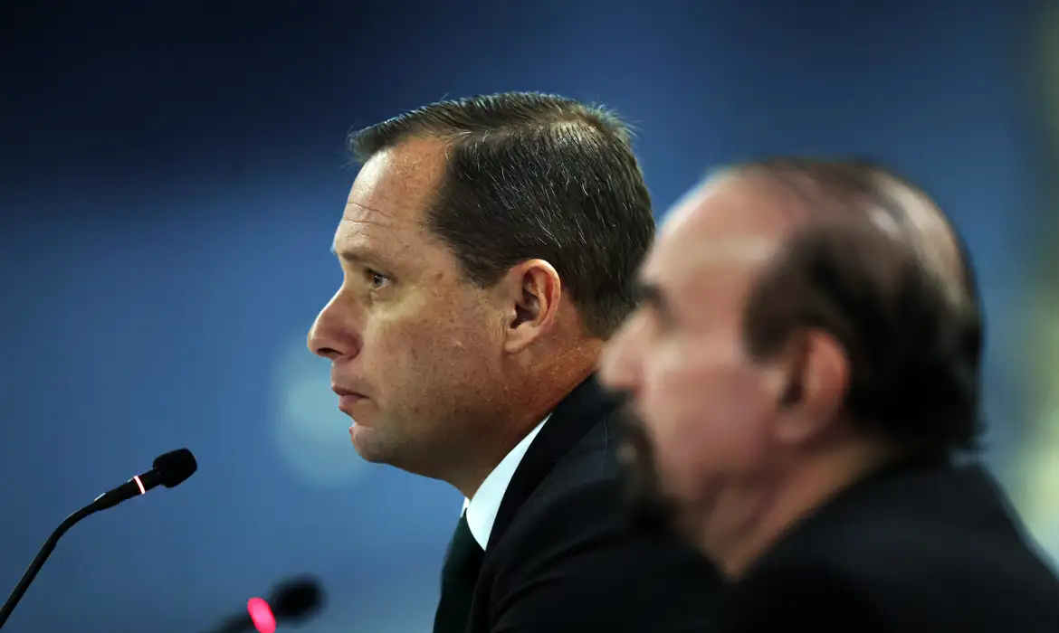Delator na ação penal que condenou Bolsonaro, Mauro Cid pede extinção da pena e devolução de passaporte
