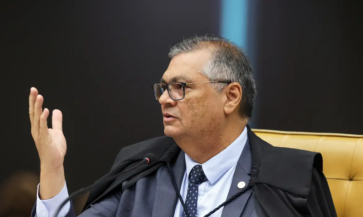 Dino suspende repasses de ‘emendas Pix’ a nove municípios