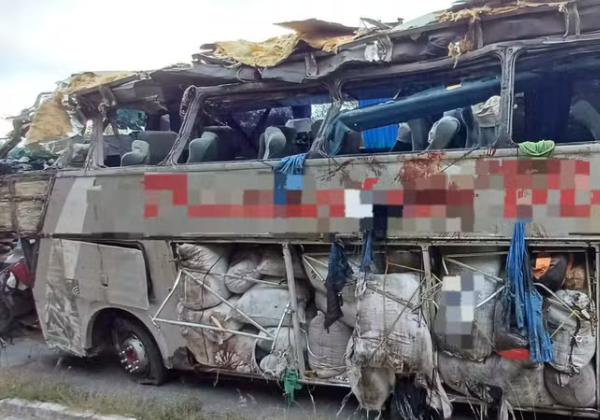 Corpos das 17 vítimas de acidente com ônibus na BR-423 são identificados pela Polícia Civil em Pernambuco