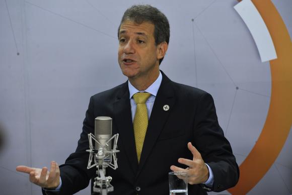 Vacina contra a dengue pode estar disponível em 2018, diz ministro