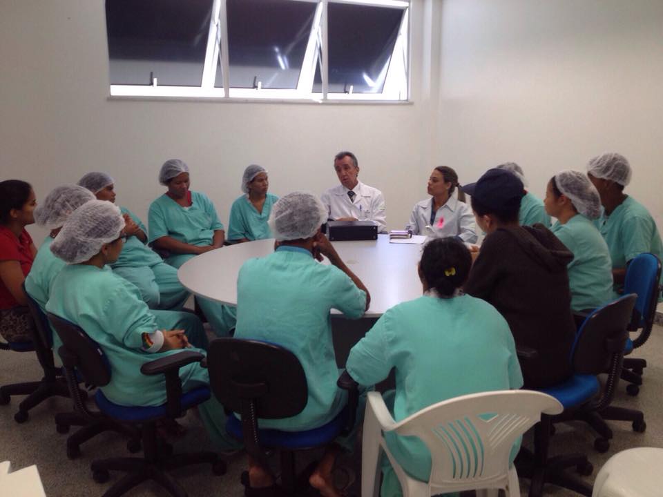 HEC realiza Grupo Aconchego com acompanhantes