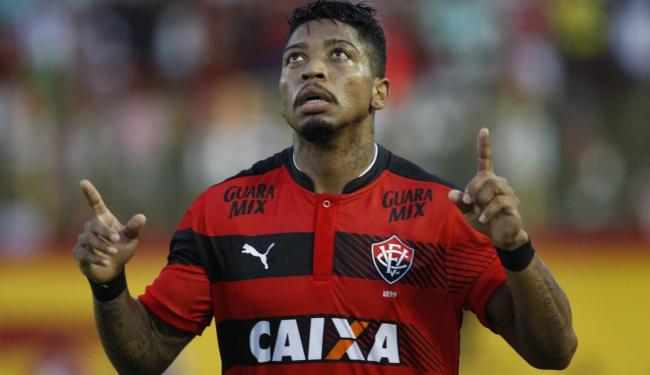 De virada, Vitória vence Corinthians por 3 a 2 