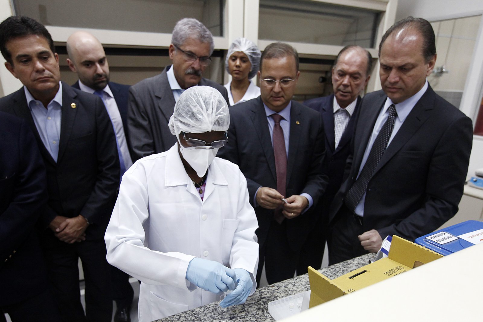 Ministro da Saúde conhece o teste para zika desenvolvido na Bahiafarma