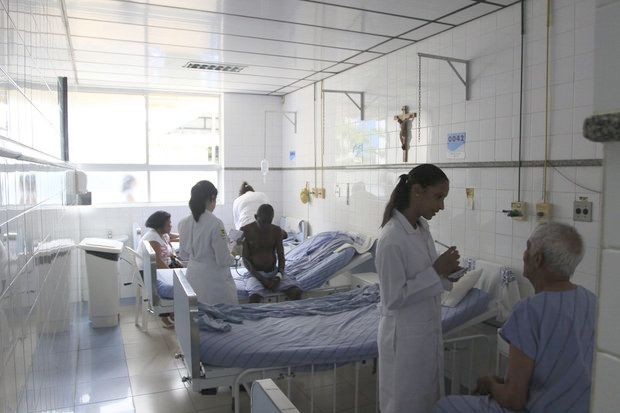 Irmã Dulce desliga ar-condicionado e reduz mão de obra para sobreviver