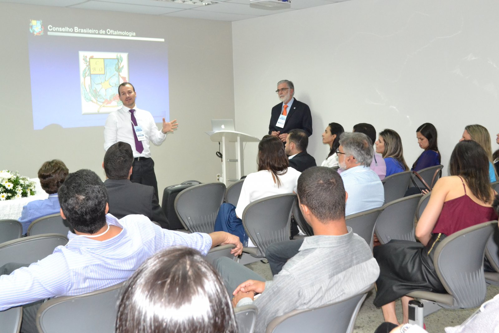 Em Feira, Jornada de Oftalmologia do Hcoe capacita profissionais e discute novidades na área