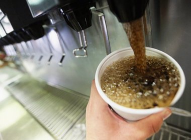 OMS recomenda aumento dos impostos de bebidas açucaradas