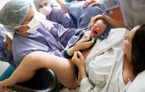 Definidas diretrizes de atenção humanizada à mulher e ao bebê logo após o parto
