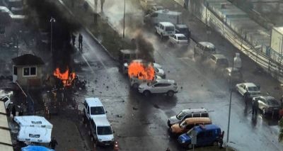 Explosão de carro-bomba deixa 10 mortos na Turquia; terrorista é procurado