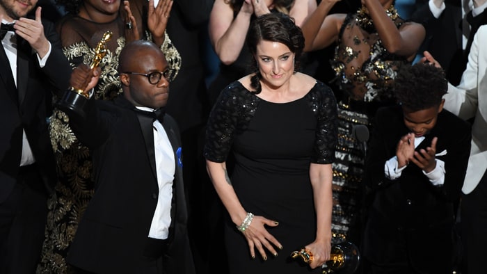 Moonlight é escolhido melhor filme do Oscar 2017, após confusão com os apresentadores