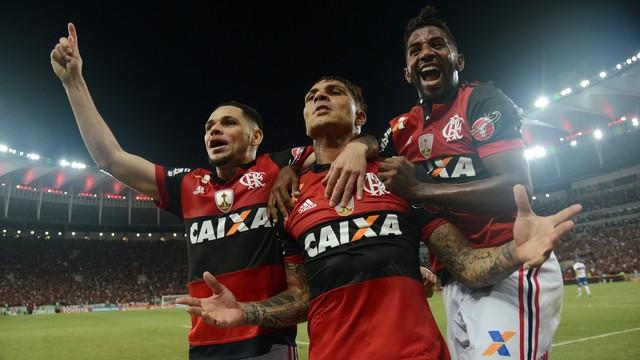 Em noite de Guerrero, Fla vence a Católica e fica perto de mata-mata da Libertadores