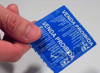 Hábito de sexo oral sem camisinha dissemina tipo resistente de gonorreia, alerta OMS