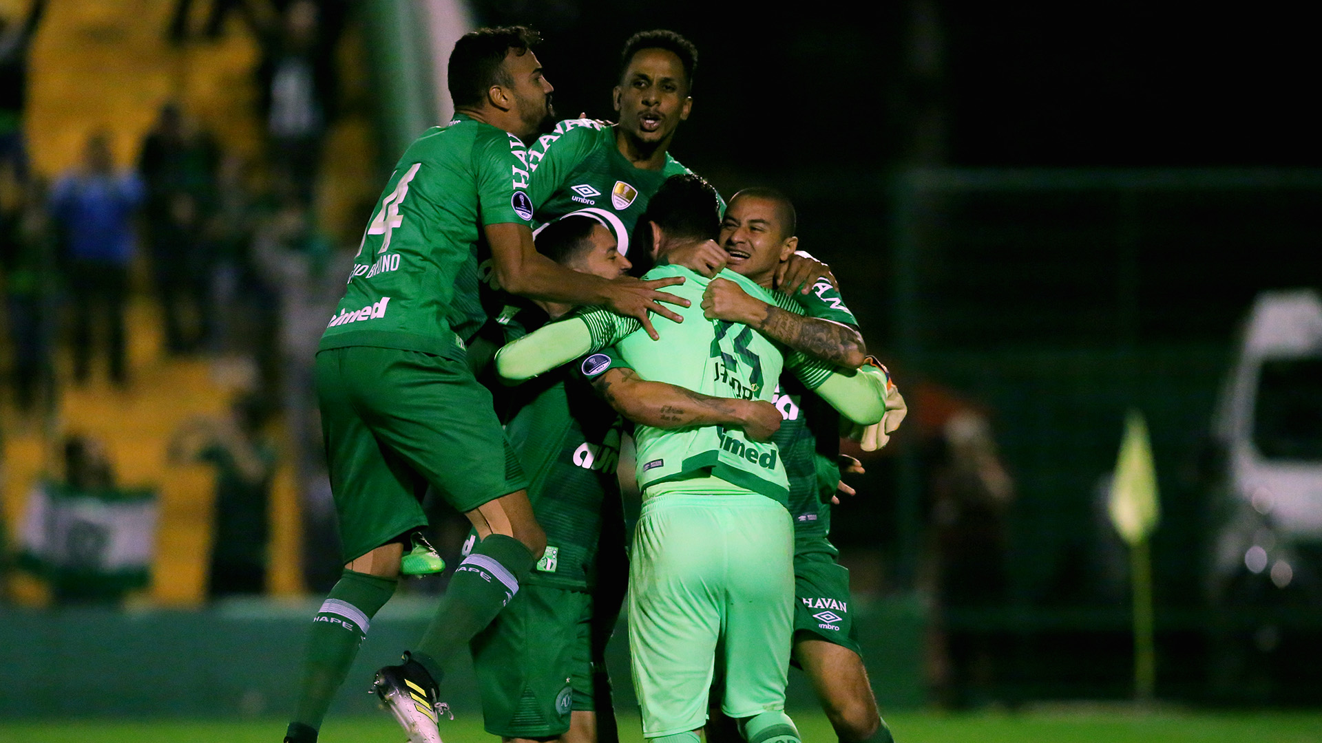 Chapecoense ganha vaga na Sul-Americana nos pênaltis