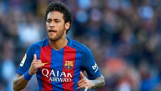 Paris Saint-Germain confirma a contratação de Neymar, o jogador mais caro da história do futebol