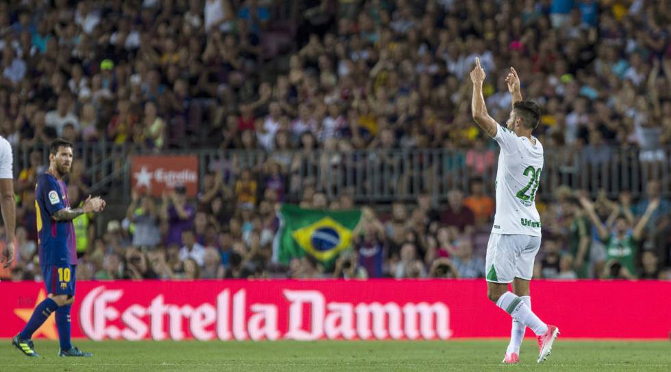 Chapecoense é goleada, mas sai feliz de jogo com Barcelona