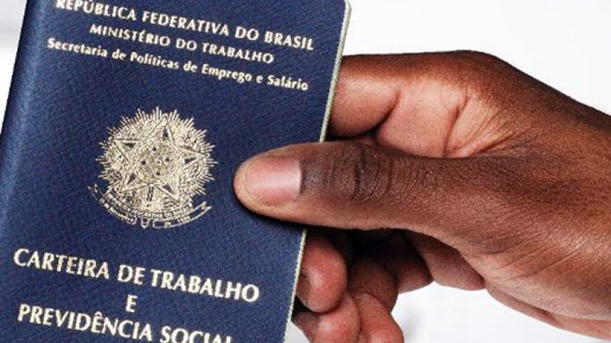 Negros e pardos ganham, em média, 55,5% do rendimento dos brancos, diz IBGE