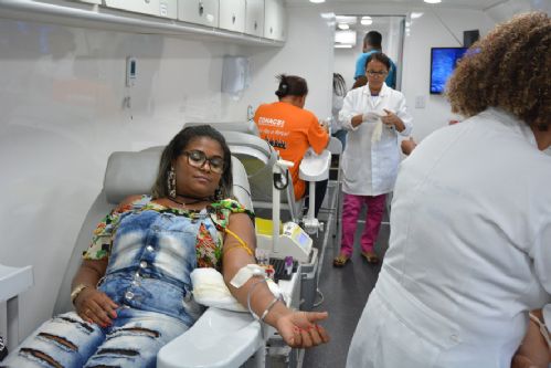 Ônibus do Hemoba coleta sangue de doadores até sexta, no centro de Feira