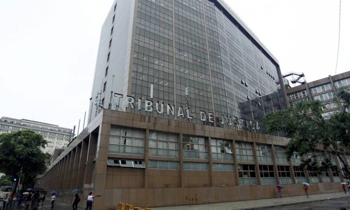 Com extras, 71% dos juízes do país recebem acima do teto de R$ 33 mil  