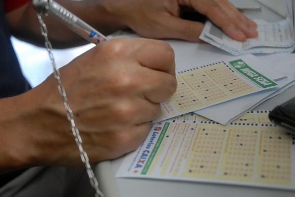 Mega-Sena paga hoje maior prêmio da história: R$ 280 milhões