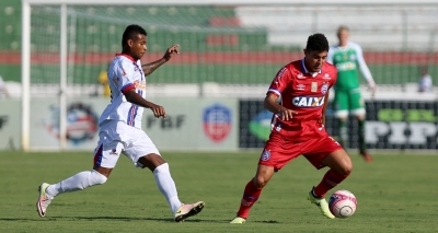 Bahia volta a jogar mal e perde para o Bahia de Feira por 1 a 0
