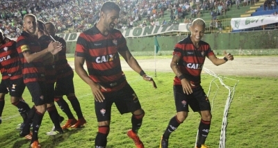 Vitória vence o Conquista por 2 a 0 fora de casa e assume liderança do Baianão