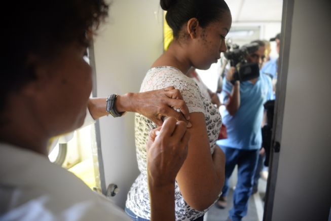 Hoje é Dia D para vacinação contra febre amarela para quem vai viajar