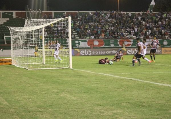Copa do Brasil: Flu de Feira bate Santa Cruz por 2 a 0 e avança de fase