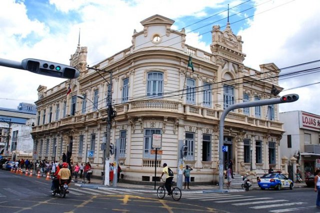 Prefeitura decreta ponto facultativo na segunda de Carnaval