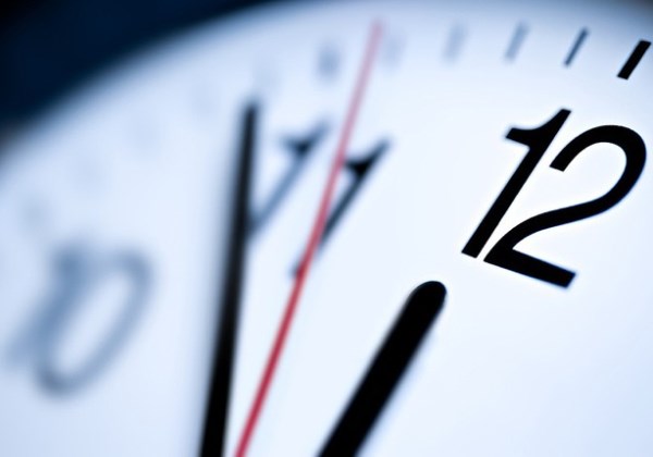 Horário de verão encerra à meia-noite deste sábado