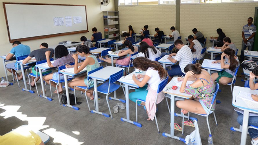 Secretaria de Educação abre processo seletivo com quase 700 vagas para porteiros