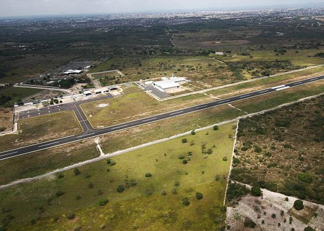 Aeroporto João Durval Carneiro: 32 anos de espera