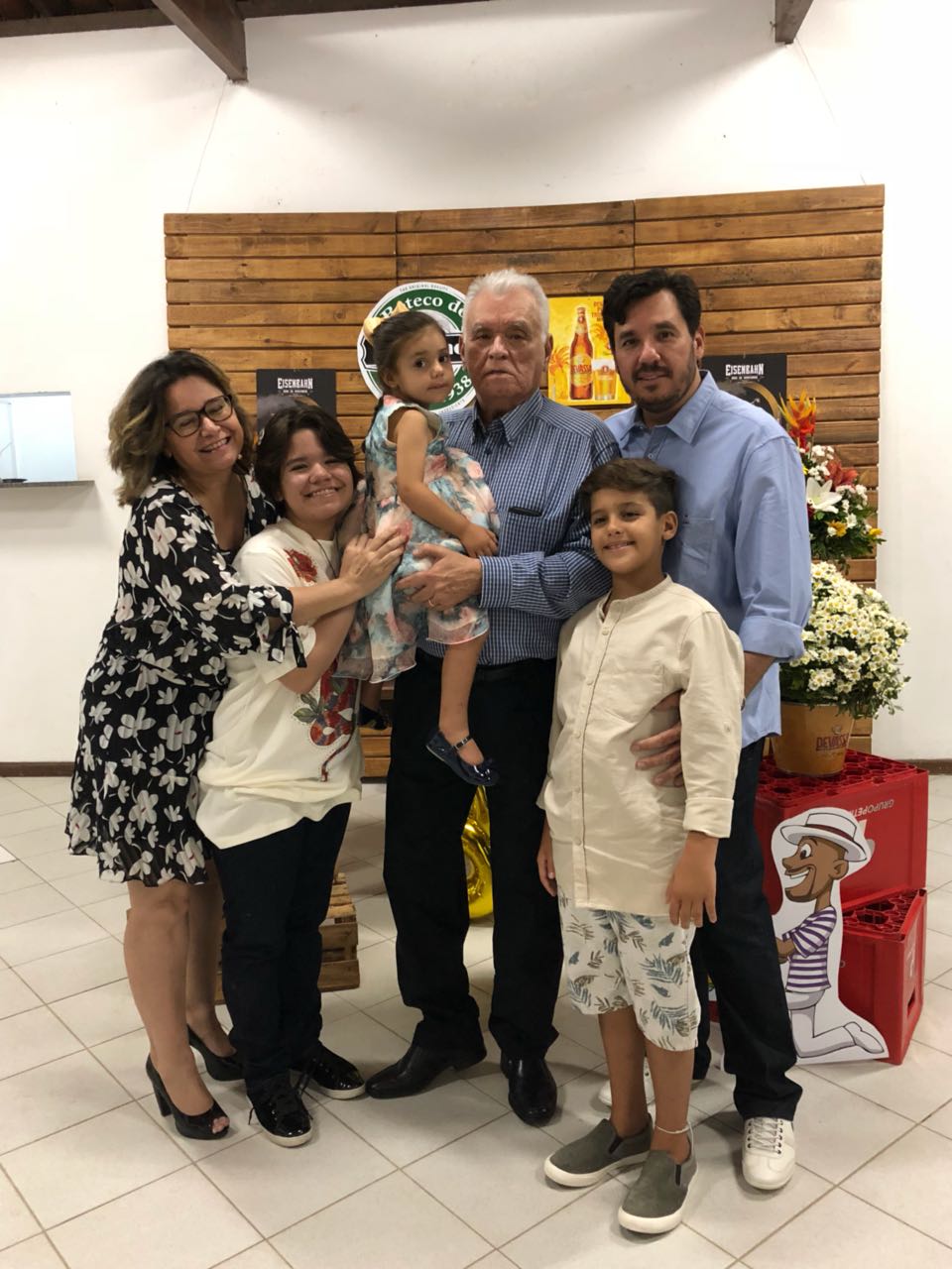 Luciano Vital celebra 80 anos com amigos e família