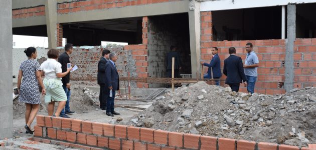 Após críticas na Câmara, vereadores visitam obras de ampliação do HGCA