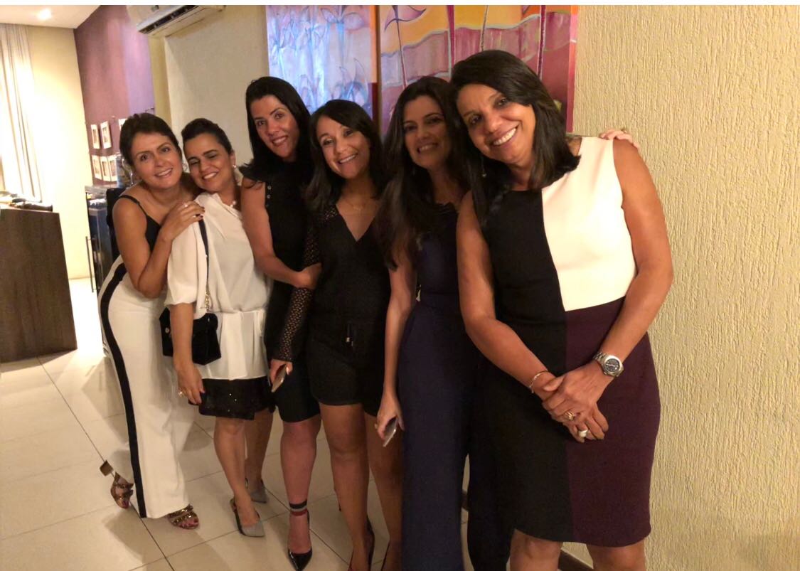 Jantar surpresa comemora aniversário de Kátia Casaes