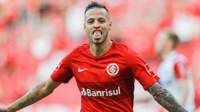 Bahia decepciona e perde para o Inter