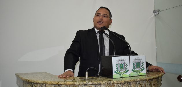 Nosso grupo não precisa exportar candidatos, alfineta vereador Cadmiel