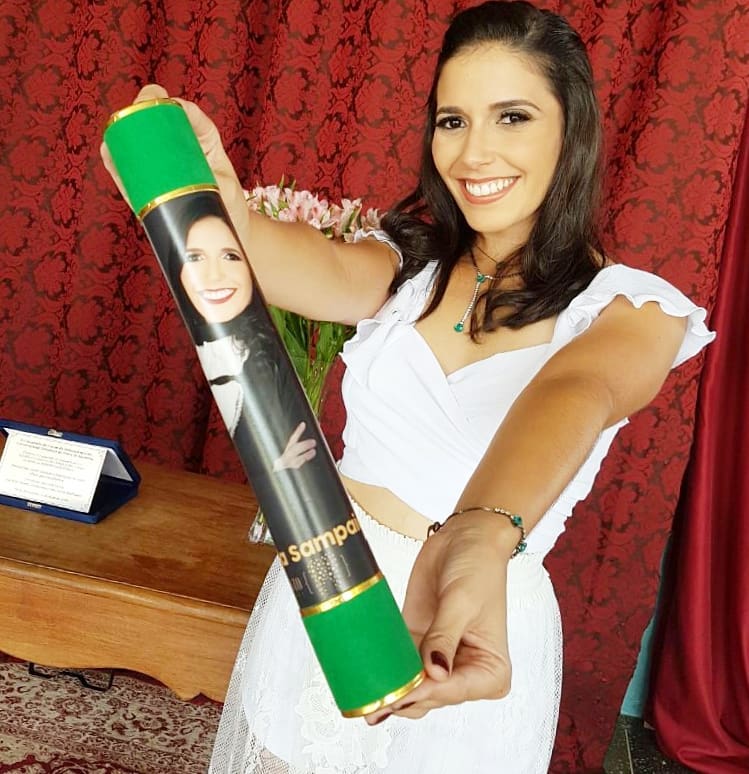 Isabela Sampaio é a mais nova cirurgiã-dentista