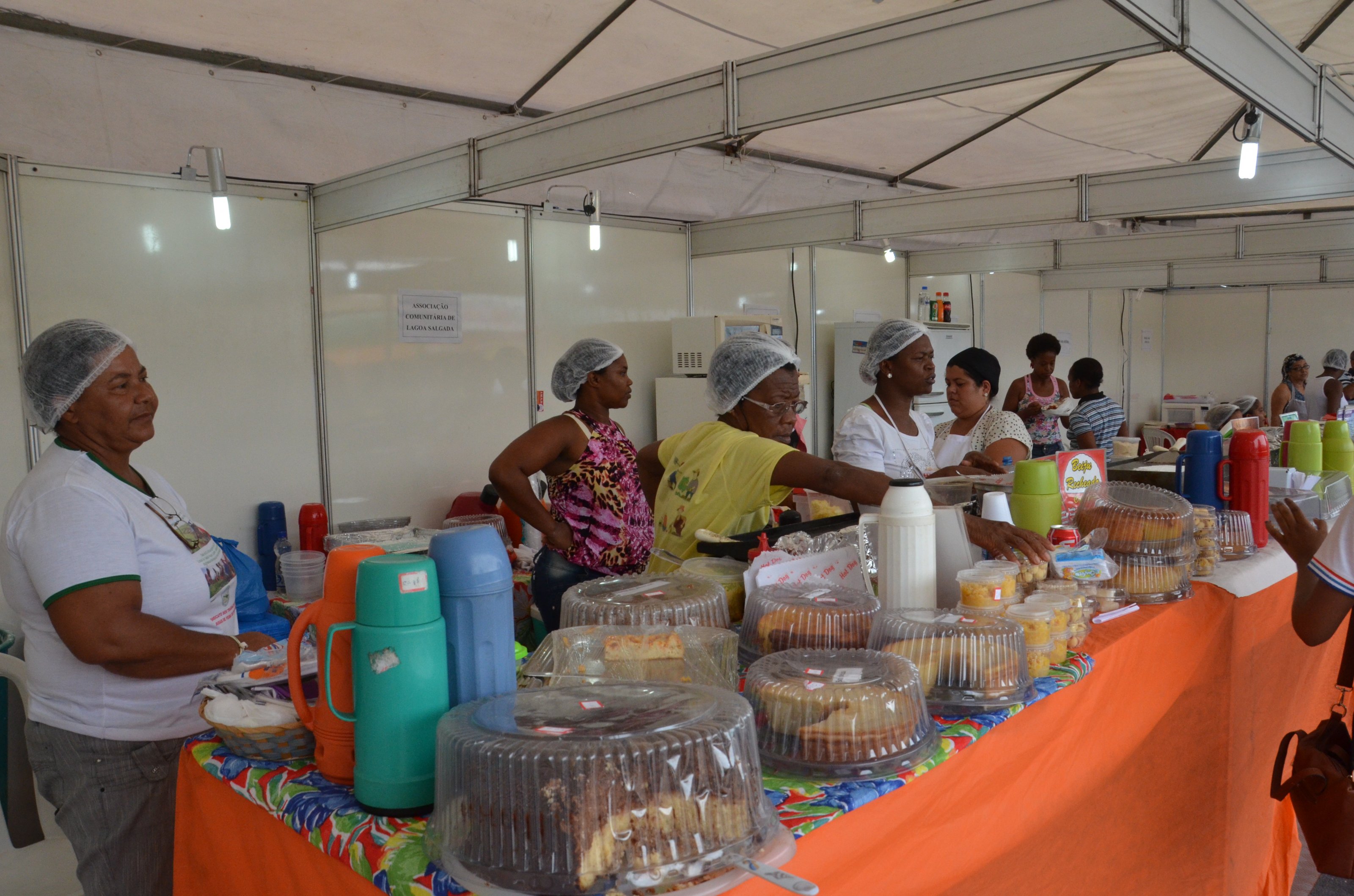 Uefs seleciona interessados em comercializar lanches na Feira do Livro