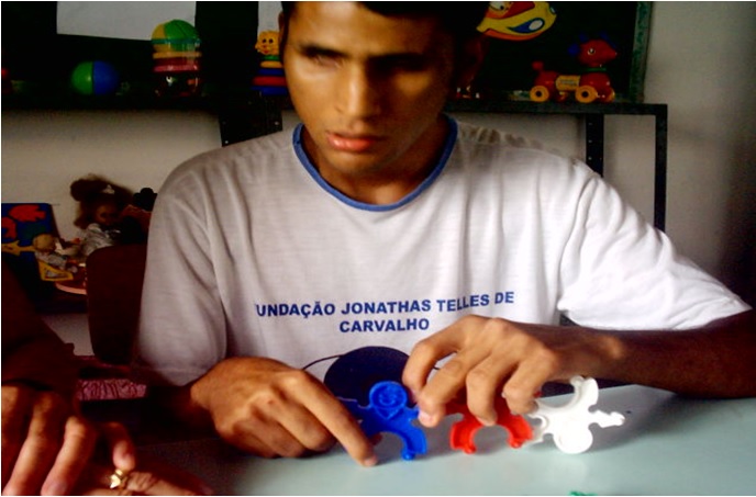 Instituição ajuda deficientes visuais de Feira de Santana promovendo inclusão social