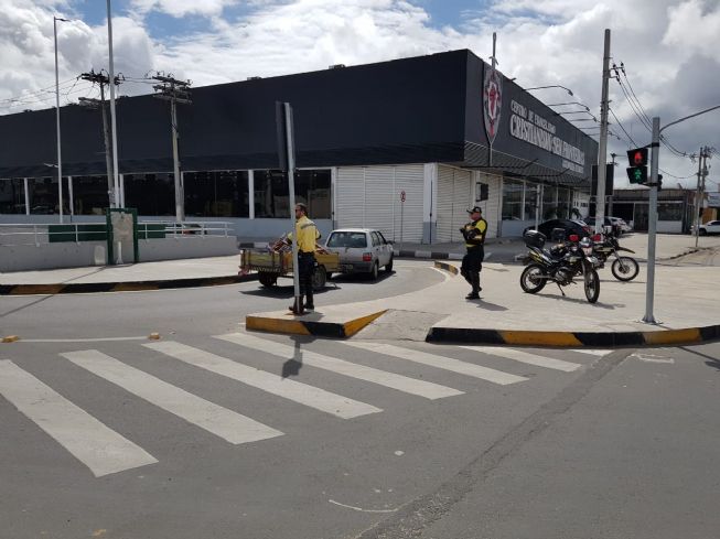 SMT reforça sinalização e orienta motoristas no retorno do túnel da João Durval