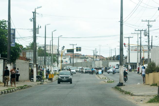 Obra de drenagem entre avenida de Canal e rua Tomé de Souza muda trânsito a partir de 2ª