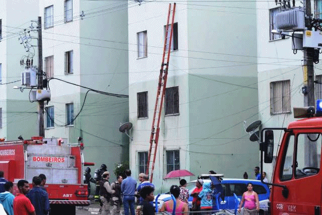 Uma pessoa morre e várias ficam feridas em incêndio no residencial Iguatemi, em Feira de Santana