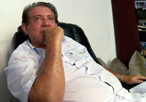 Caso não se entregue até às 14h, João de Deus será considerado foragido da Justiça