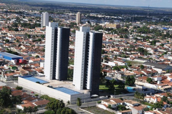 Feira supera cidade pernambucana e se torna maior PIB do interior do Nordeste em comércio e serviços