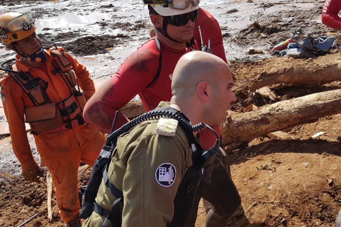 No 6º dia após tragédia, buscas são reforçadas na região de Brumadinho