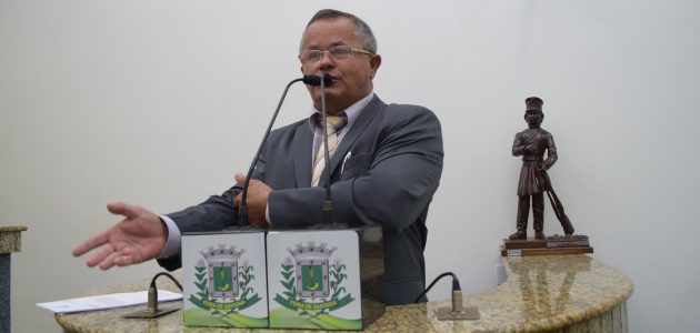 Vereador diz que Governo trata com descaso dinheiro público
