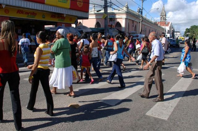 Comércio de Feira fecha na segunda de Carnaval