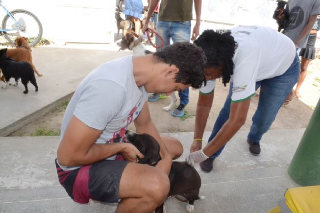 Centro de Zoonoses inicia vacinação antirrábica nos bairros