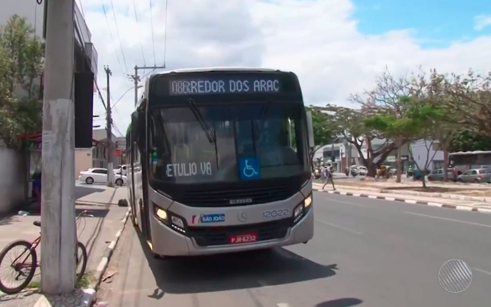Universitários de Feira de Santana precisam revalidar cartão que garante meia-passagem em ônibus; veja como