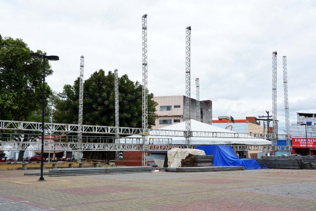Iniciada montagem da estrutura para Natal Encantado